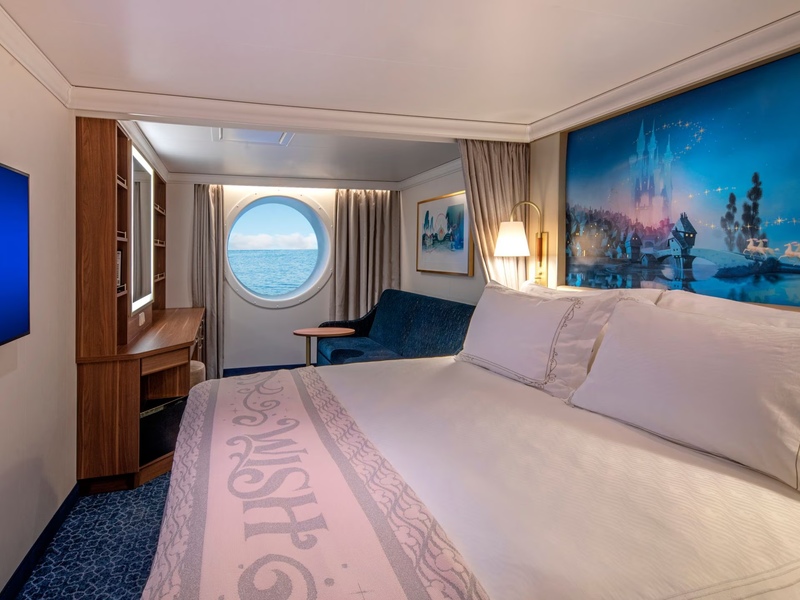 Deluxe Oceanview Stateroom